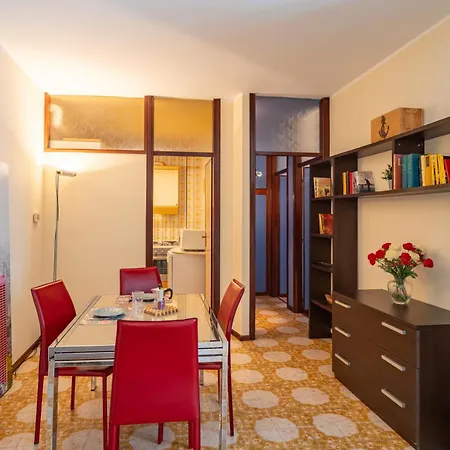 Guesthost - Bright Seaview In شقة