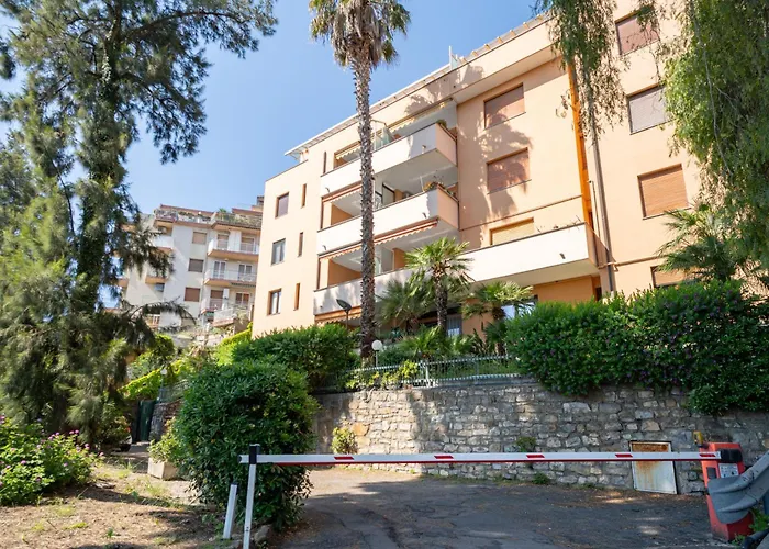 Guesthost - Bright Seaview In *